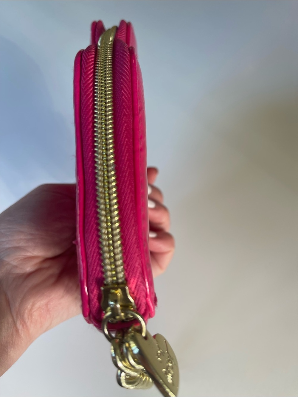 Betsey Johnson Hot Pink Lip-Shaped Wristlet with Gold Chain - Picture 3 of 4